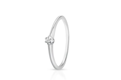 Jak wybrać idealny pierścionek na zaręczyny?