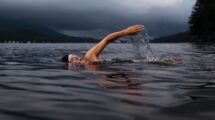Jak pływanie poprawia zdrowie psychiczne